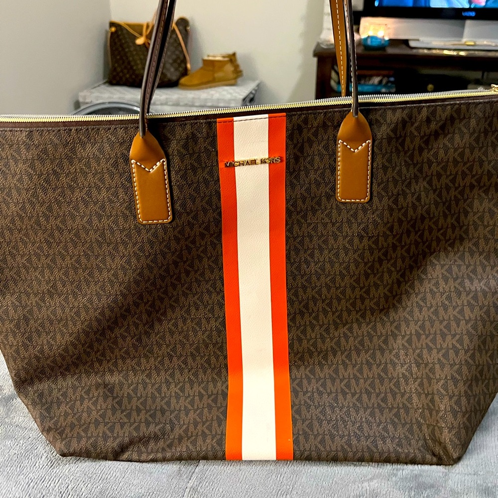 Beautiful large Micheal Kors tote/purse